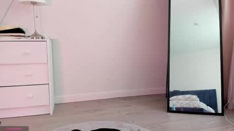 Lizzy online show from September 10, 2025, 6:24 am