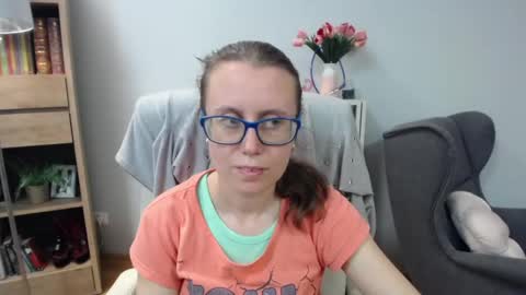 Lizzy online show from June 3, 2026, 4:37 am