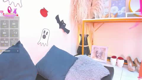 Snapshot of lizzyjones__ chatting on October 12, 2025, 5:06 am Lizzy online show from October 12, 2025, 5:06 am