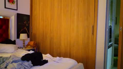 Liz  online show from February 12, 2026, 11:49 am