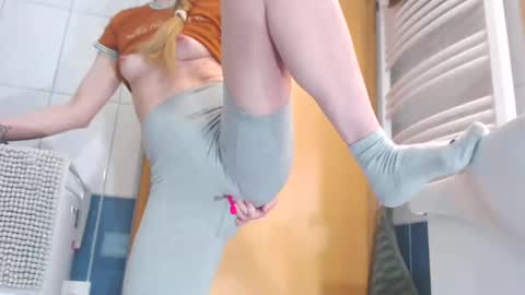 Eliza and  Betty online show from February 19, 2025, 10:09 pm