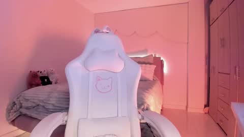 Snapshot of lm_kloeeh chatting on October 31, 2025, 10:11 pm Kloe see you 28-11  to celebrate my birthday online show from October 31, 2025, 10:11 pm