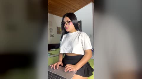 launx18 online show from April 7, 2026, 3:40 am