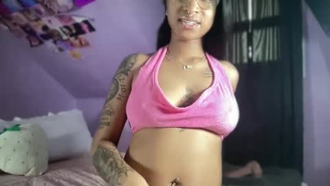 Snapshot of locsoffun chatting on December 27, 2024, 3:26 pm Dashaa online show from December 27, 2024, 3:26 pm