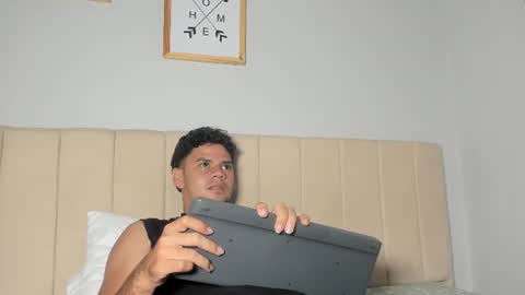 Snapshot of logan_9_ chatting on June 30, 2026, 3:29 am logan online show from June 30, 2026, 3:29 am