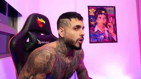 logan_hugh8 online show from October 16, 2025, 1:06 am