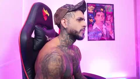 logan_hugh8 online show from October 16, 2025, 6:53 pm