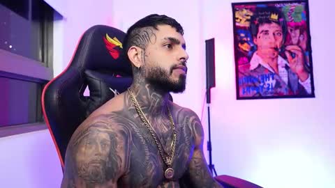 logan_hugh8 online show from November 12, 2025, 4:57 am