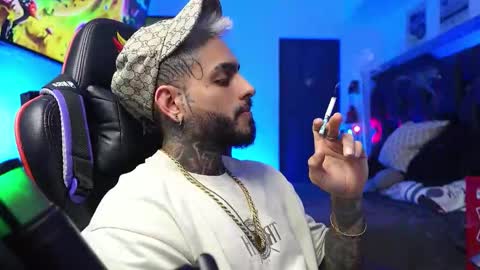 logan_hugh8 online show from February 3, 2026, 6:40 am