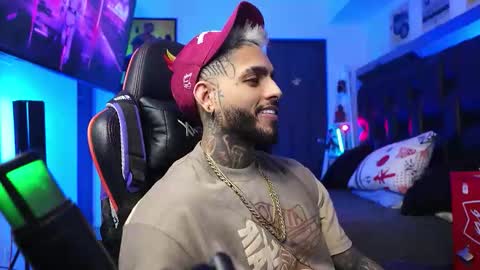 logan_hugh8 online show from February 5, 2026, 7:02 am