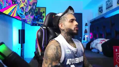 logan_hugh8 online show from February 15, 2026, 8:38 pm