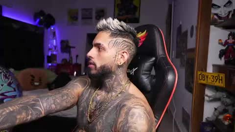 logan_hugh8 online show from April 17, 2026, 6:49 am