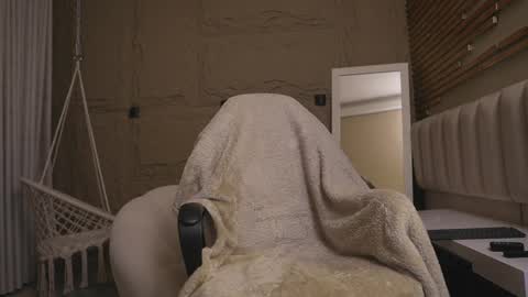 logan_varela online show from March 31, 2026, 1:44 pm