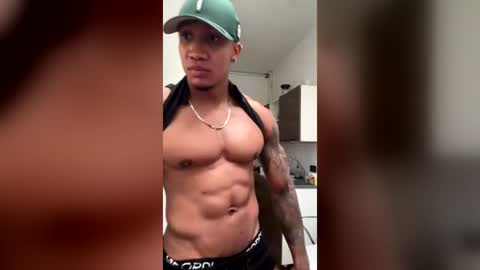 logan_varela online show from July 5, 2026, 9:33 pm