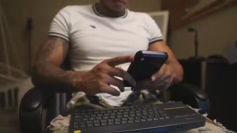 logan_varela online show from July 8, 2026, 12:42 pm
