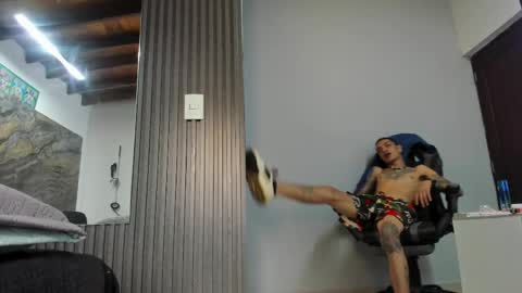 logan_wollff online show from May 23, 2026, 8:13 pm