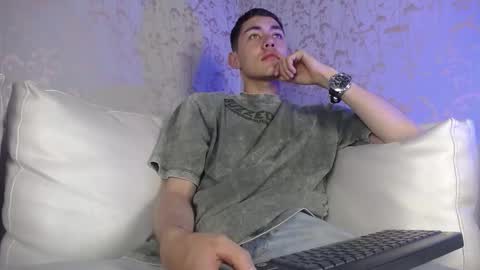 Snapshot of loganfoster_ chatting on November 26, 2025, 8:21 pm Loganfoster online show from November 26, 2025, 8:21 pm