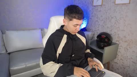 Loganfoster  online show from January 6, 2026, 8:23 pm