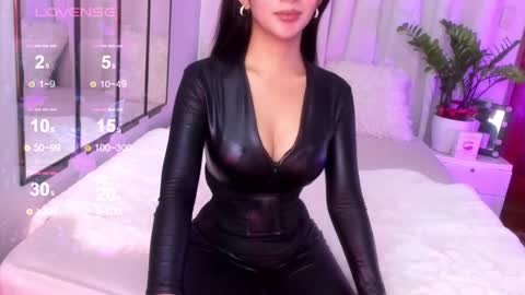 Snapshot of loisewilliams chatting on March 11, 2025, 1:56 pm Mistress L online show from March 11, 2025, 1:56 pm