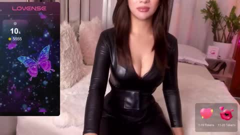 Snapshot of loisewilliams chatting on November 13, 2025, 5:06 am Mistress L online show from November 13, 2025, 5:06 am