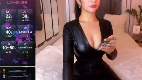 Snapshot of loisewilliams chatting on March 29, 2026, 3:12 pm Mistress L online show from March 29, 2026, 3:12 pm