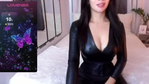 Snapshot of loisewilliams chatting on April 2, 2026, 1:53 pm Mistress L online show from April 2, 2026, 1:53 pm