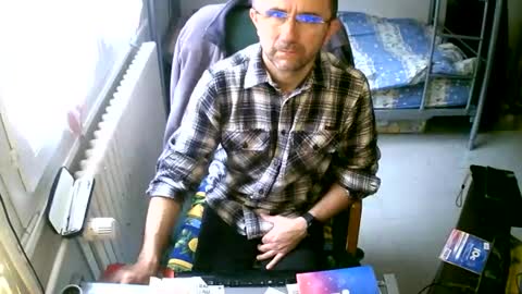 Snapshot of lokoum39 chatting on December 3, 2024, 11:33 am lokoum39 online show from December 3, 2024, 11:33 am