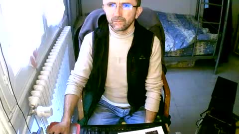 Snapshot of lokoum39 chatting on December 7, 2024, 12:02 pm lokoum39 online show from December 7, 2024, 12:02 pm