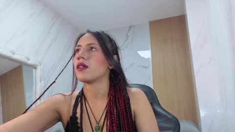 Lola online show from April 18, 2026, 8:53 pm