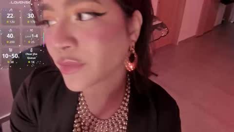 lolaasmith_21 online show from October 26, 2025, 6:03 pm