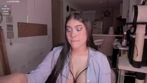 lolaasmith_21 online show from November 21, 2025, 8:29 pm