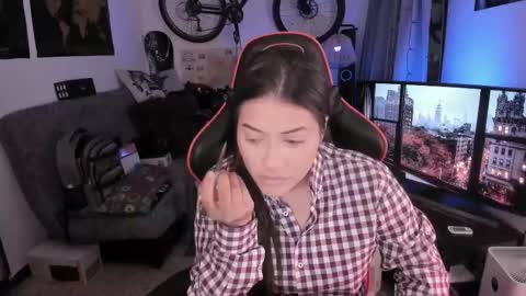 lolaasmith_21 online show from March 30, 2026, 6:20 pm