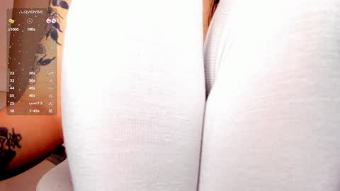 Snapshot of lolaberry_ chatting on February 7, 2025, 9:58 am  Lola Berry  online show from February 7, 2025, 9:58 am