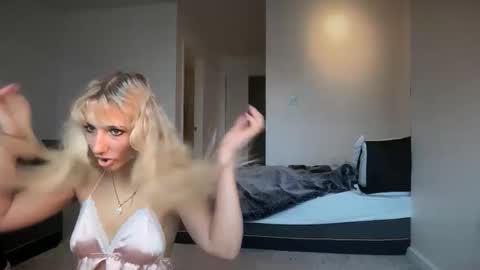 lolafae12 online show from March 13, 2026, 7:42 pm