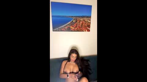 lolagfebrazil online show from April 22, 2026, 8:43 pm
