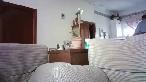 LOLA HUESO y ERIC online show from October 15, 2025, 8:25 am