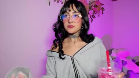 Lola online show from March 4, 2026, 6:19 am