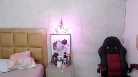 LOLA online show from February 21, 2025, 9:34 am