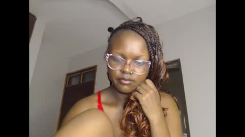 lolamia7 online show from February 26, 2025, 4:47 am