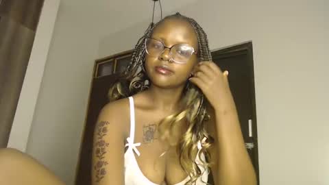 lolamia7 online show from March 7, 2025, 4:13 am