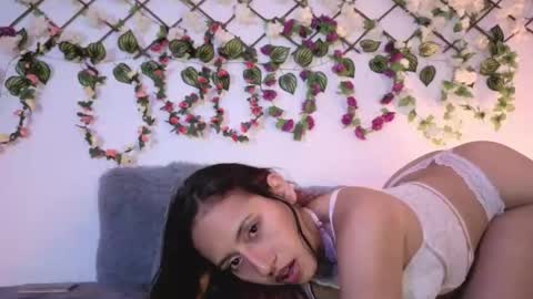  Lola  online show from September 12, 2025, 9:15 pm