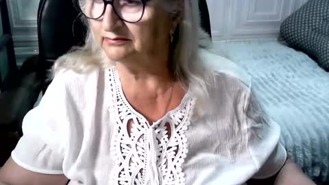 Snapshot of lolkaalyss chatting on July 5, 2026, 10:17 pm LolkaAlyss online show from July 5, 2026, 10:17 pm