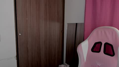 Lolly  online show from September 14, 2025, 2:33 am