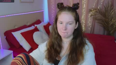 Mona online show from September 11, 2025, 1:33 pm