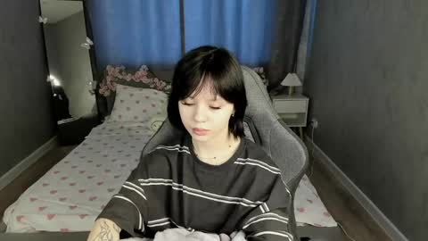 Loly online show from May 5, 2026, 1:13 am