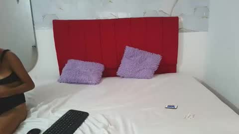 loly_skinny10 online show from April 17, 2026, 3:15 pm