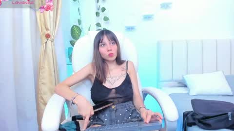 Loly online show from May 14, 2026, 3:30 pm
