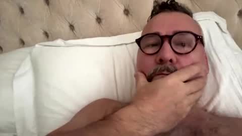 Snapshot of londongent2023 chatting on March 16, 2026, 7:34 am EnglishBear online show from March 16, 2026, 7:34 am