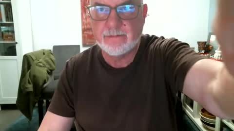 loop102 online show from June 6, 2026, 5:01 am