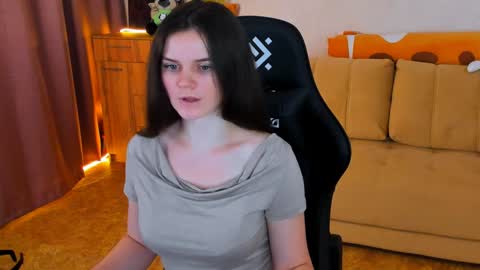 Lora Cain online show from December 7, 2024, 1:51 pm